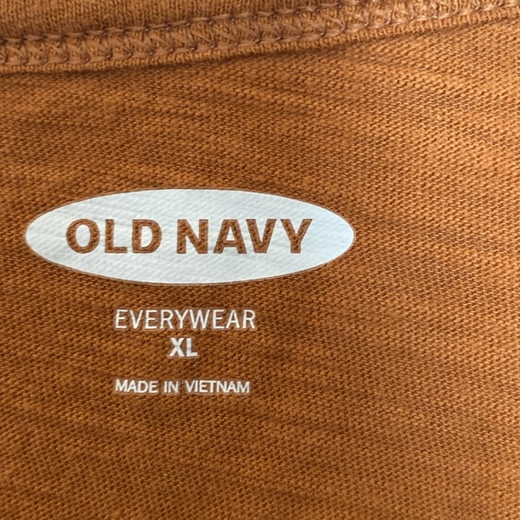 Old navy Tee XL - Picture 3 of 4
